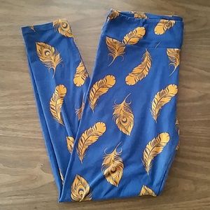 Feather LuLaRoe leggings - tall and curvy